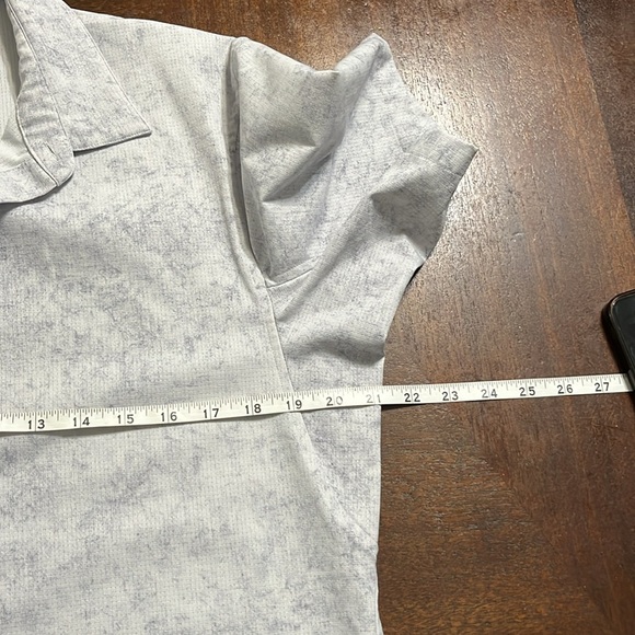 Airing Easy Short Sleeve Button Up Shirt
Ventlight Mesh
DESIGNED FOR ON THE MOVE - Picture 10 of 11